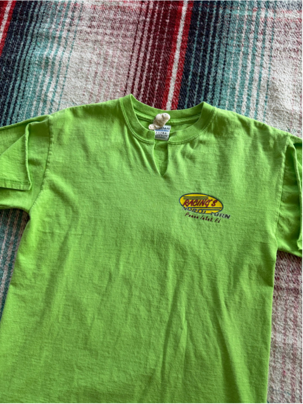 Vintage Racing’s Bar & Grill Green Cut Graphic T-Shirt M